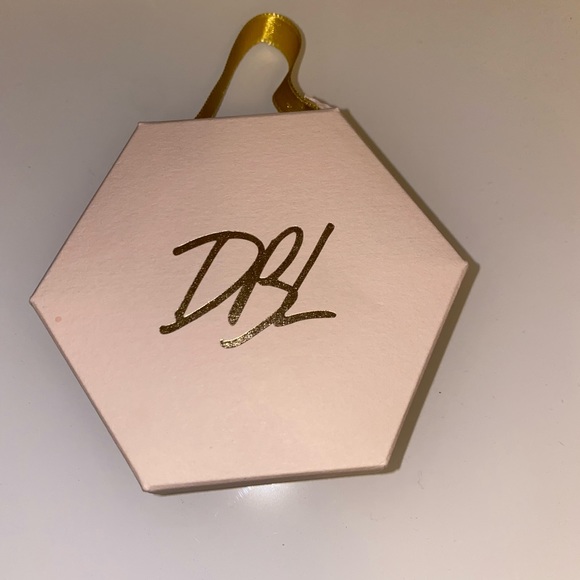 ANXIETY HEALING ELEPHANT CRYSTAL NECKLACE - Picture 3 of 3